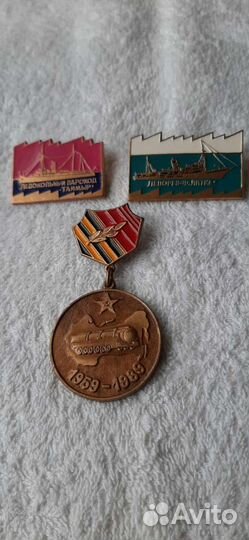 Нагрудные значки