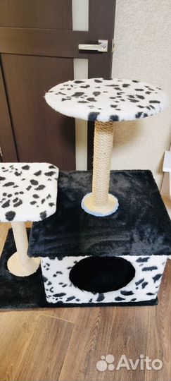 Кошачий дом с когтеточкой