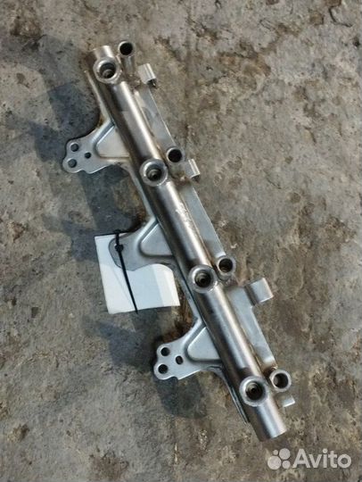 Рейка топливная (рампа) Volkswagen Passat B6 cdaa