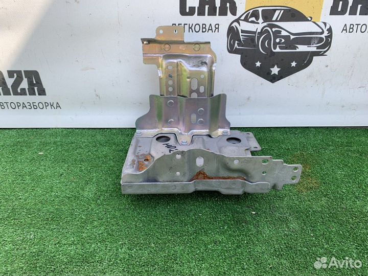 Крепление аккумулятора Nissan Qashqai