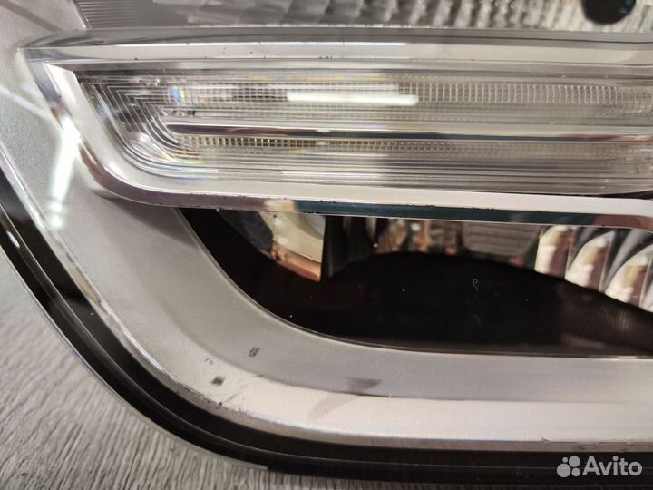 Фара левая Audi Q3 1 8U 2011