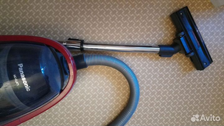 Пылесос Panasonic безмешковый