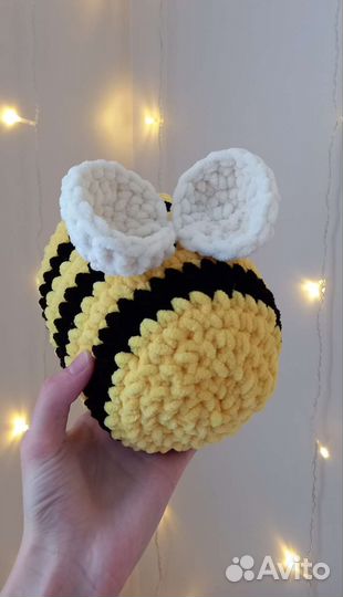 Вязаная игрушка шмель