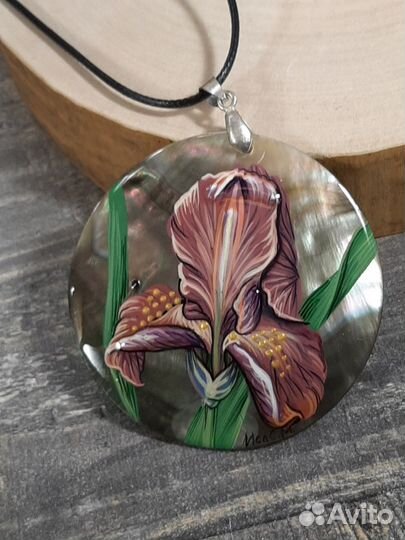 Подвеска кулон Ирис из перламутра с росписью