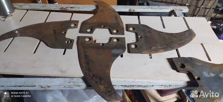 Топор, нож куттерный, материал для самоделки