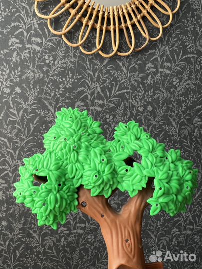 Дерево и столик от набора Barbie