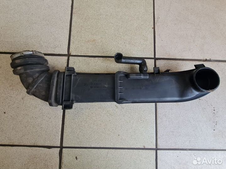 Патрубок воздухозаборника mercedes-benz W210