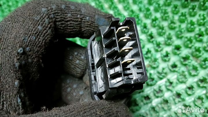 Кнопка включения обогрева заднего стекла Renault