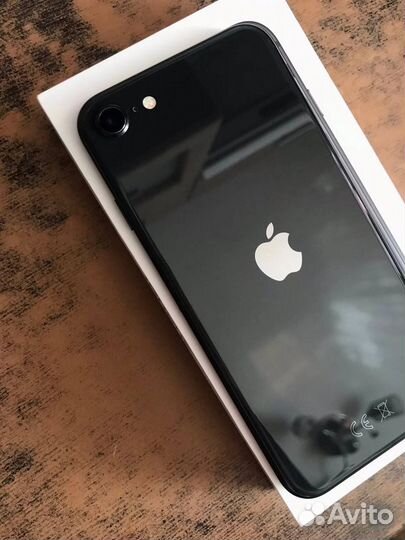 iPhone SE, 64 ГБ