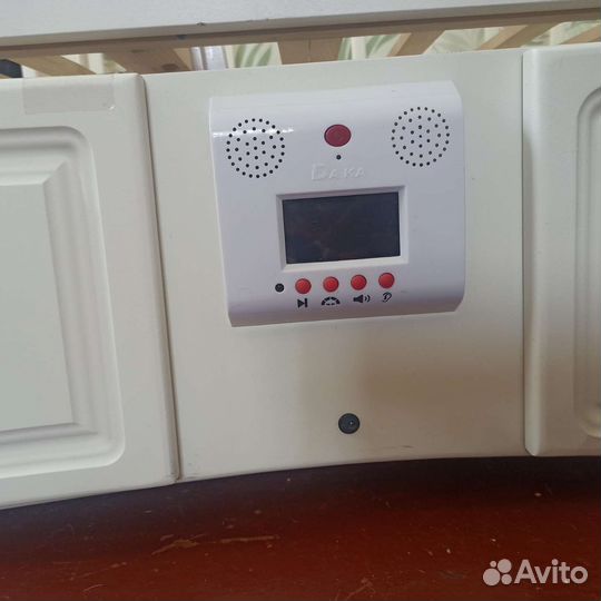 Детская кроватка с маятником