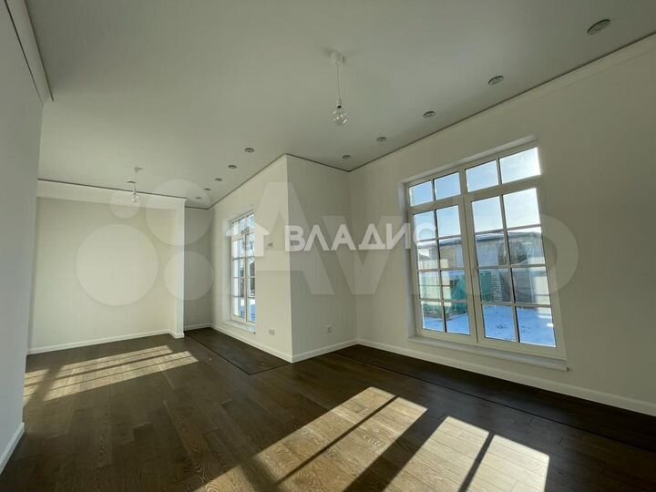 Дом 510 м² на участке 16,5 сот.