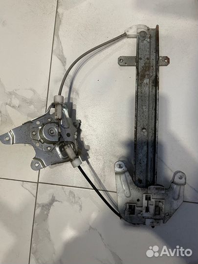 Механизм стеклоподъемника задней левой двери