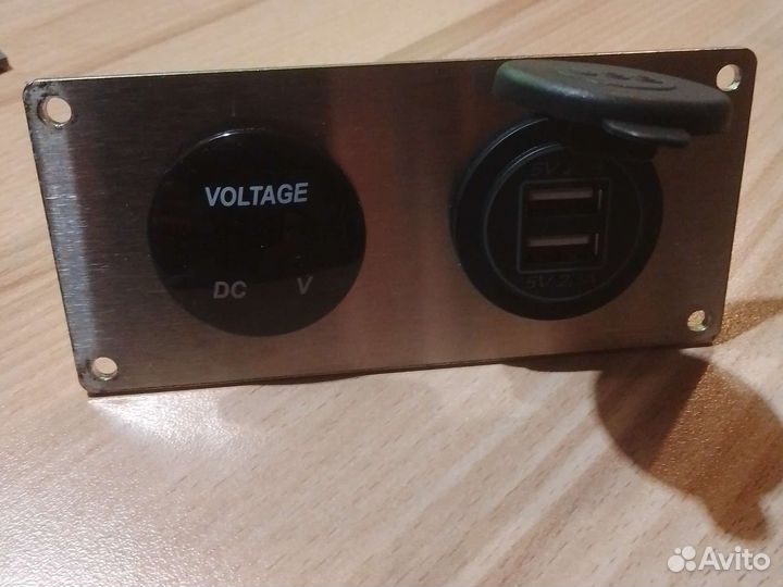 Панель с вольтметром и USB