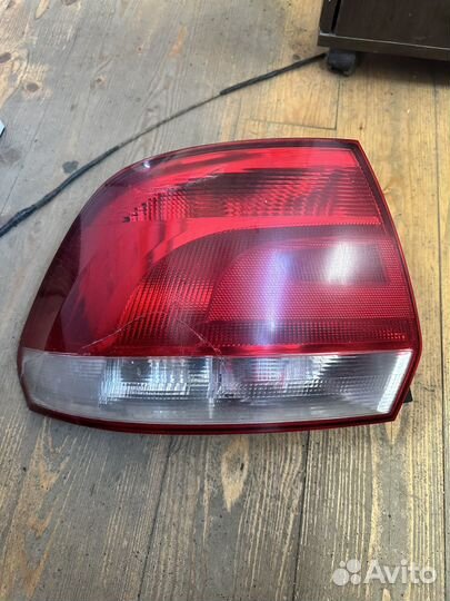 Фонарь на Фольксваген Поло 2011 г