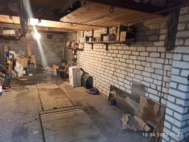 Гараж, > 30 м²