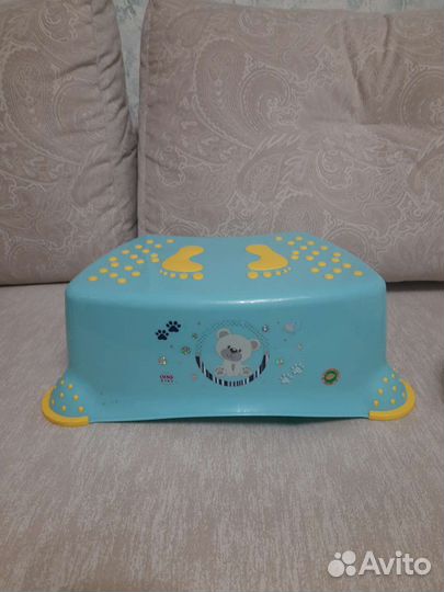 Подставка для ног и сидение для унитаза с ручками