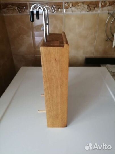 Деревянный держатель для ножей на кухню