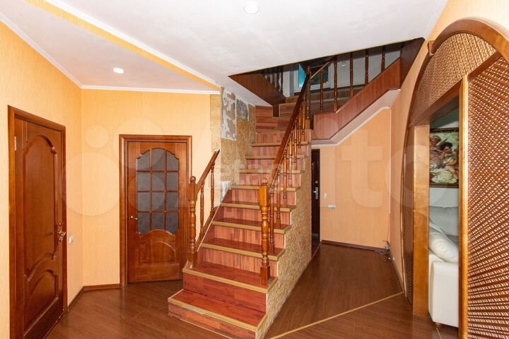 Коттедж 202,8 м² на участке 10 сот.