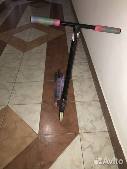 Трюковой самокат кастом в парк