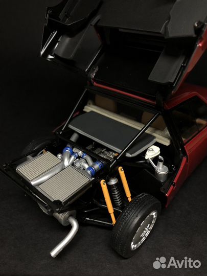 Модель Lancia Delta S4 Autoart Signature 1:18