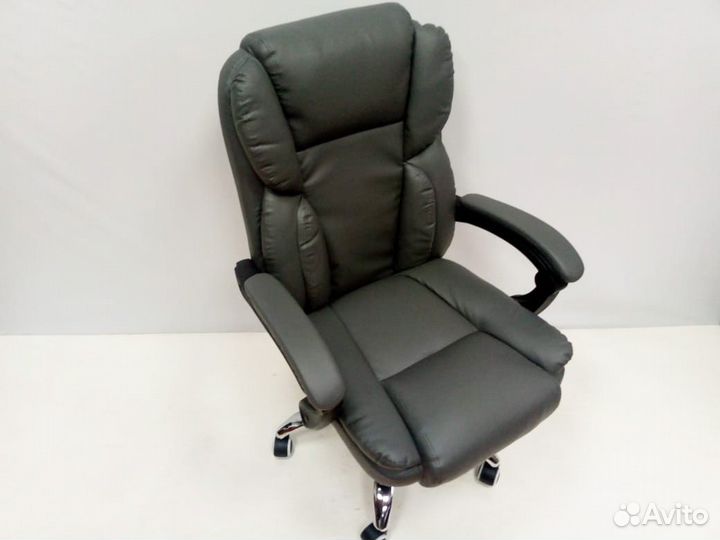 Кресло офисное руководителя темно-серого цвета