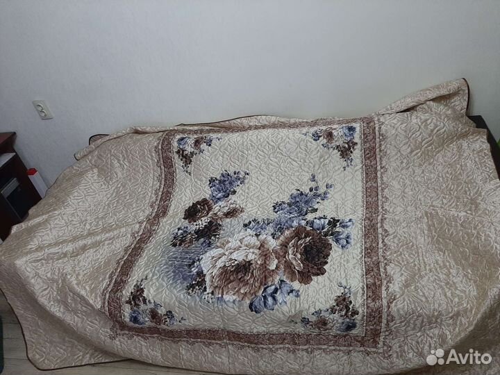 Покрывало на кровать новое