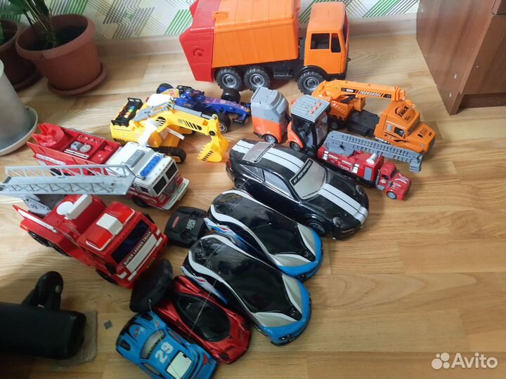 Продам машинки все