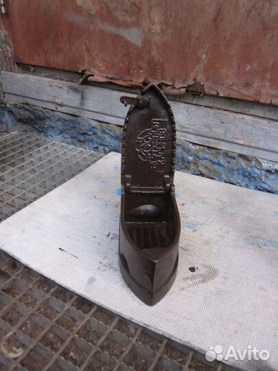 Утюг старинный угольный