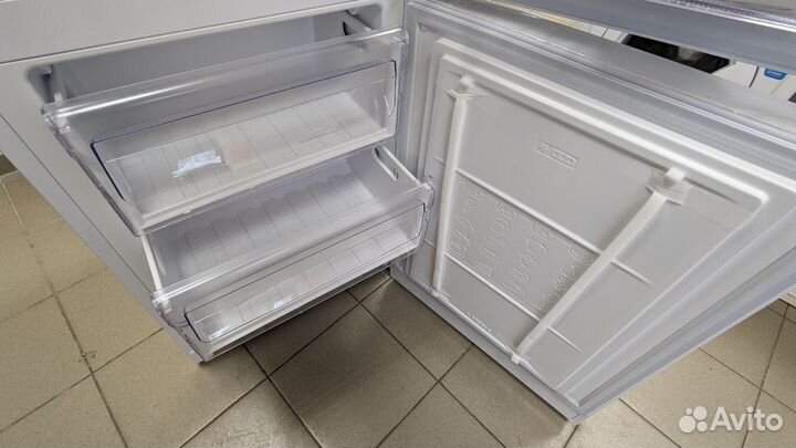 Новый холодильник Indesit 257л NoFrost