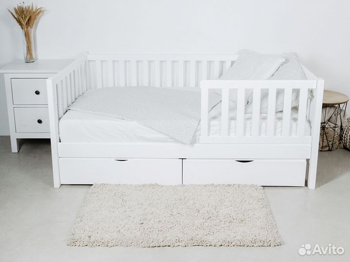 Детская кровать из массива