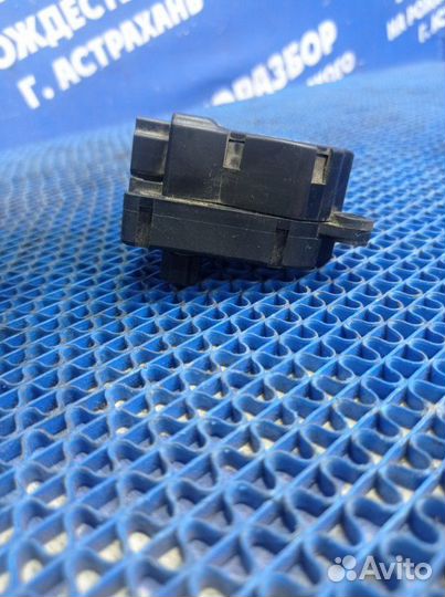 Моторчик заслонок отопителя Ford Focus 2 универсал