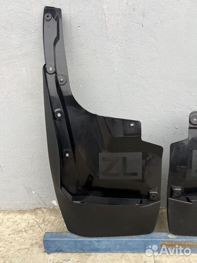 Брызговик задний Lexus LX570 2015-2022