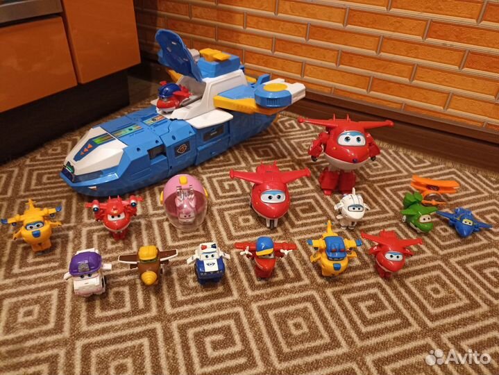 Мировой самолет робот Супер крылья