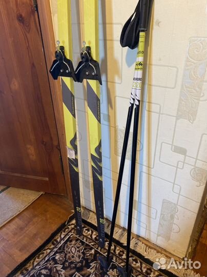 Лыжные ботинки, лыжи и палки