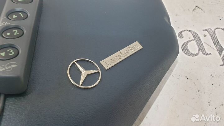 Подиум с телефоном на Mercedes-Benz W140