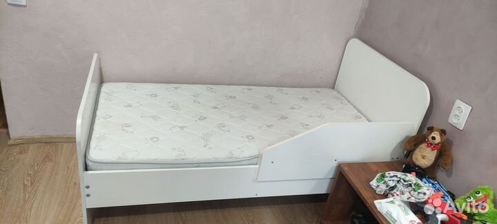 Комплект детской мебели шкаф и кровать