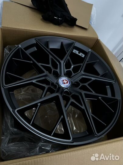 Accelera 651 245/35 R20