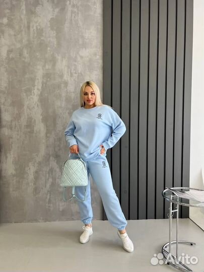 Спортивный костюм женский
