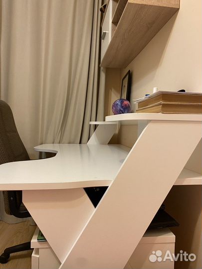 Компьютерный стол IKEA белый