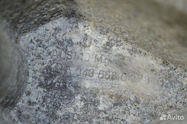 Кронштейн нижней подножки, левый mercedes-benz Act