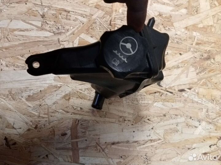 Бачок гур Chevrolet Cruze