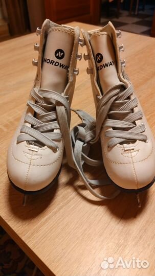 Коньки фигурные, р.29