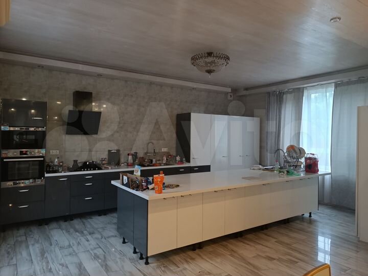 Дом 274 м² на участке 5,5 сот.