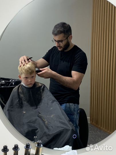 Стилист по волосам