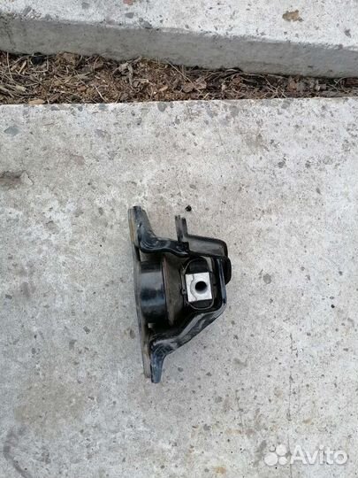 Стойки передние Nissan Wingroad Y12