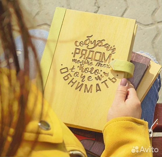 Блокноты ежедневники из дерева и кожи