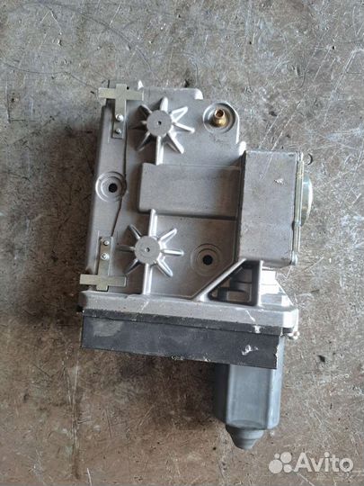 Блок управления ручником на бмв Е65 е66