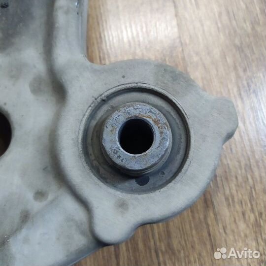 Рычаг подвески нижний передний правый Nissan Teana