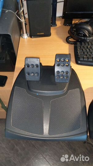 Игровой руль logitech momo racing force