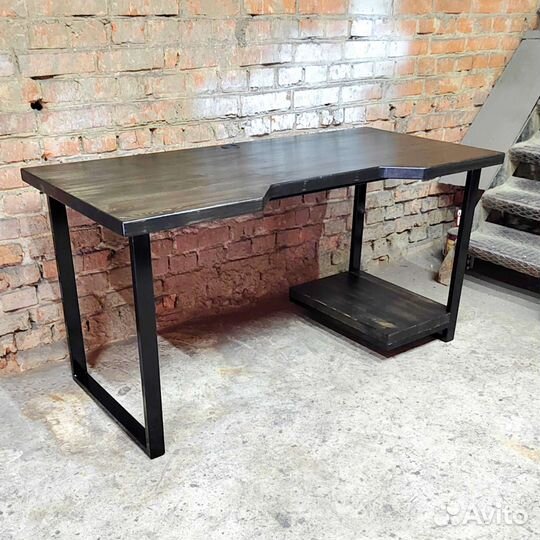 Компьютерный стол в стиле лофт